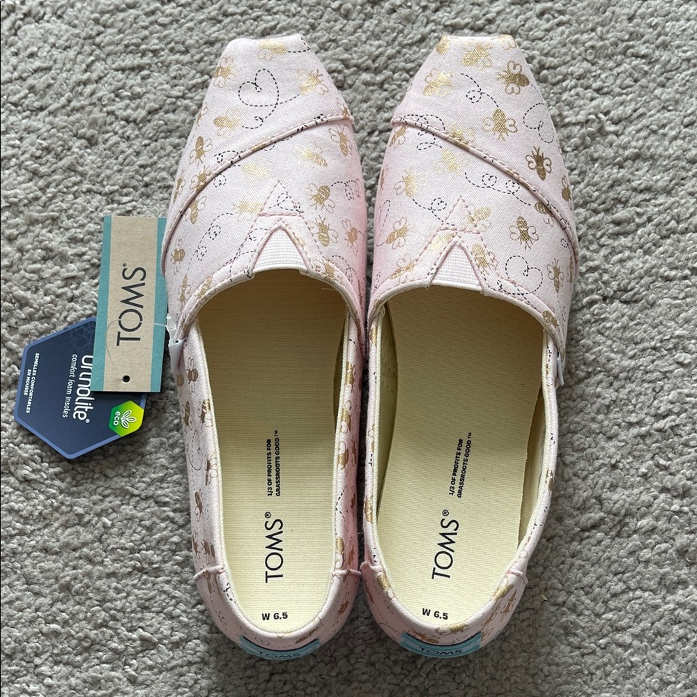 TOMS Light Pink and Gold Bee and Heart Patterned Slip-Ons
